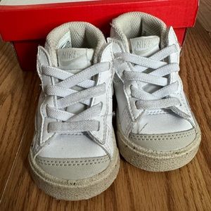 Nike court legacy infant size 2